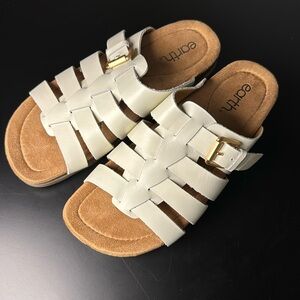 Earth sandals white size 7.5 women’s